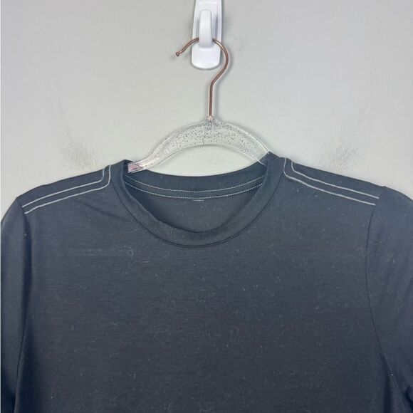 VUORI | Men’s Black Current Tech Tee Lightweight Contrast Stitch Size Medium - Picture 6 of 11